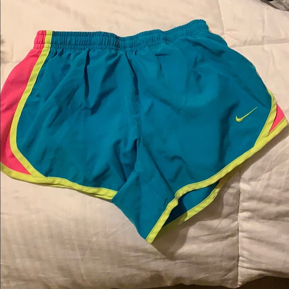 Nike shorts - Picture 1 of 3
